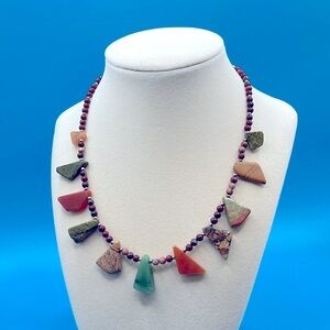 Gemstones a la necklace.